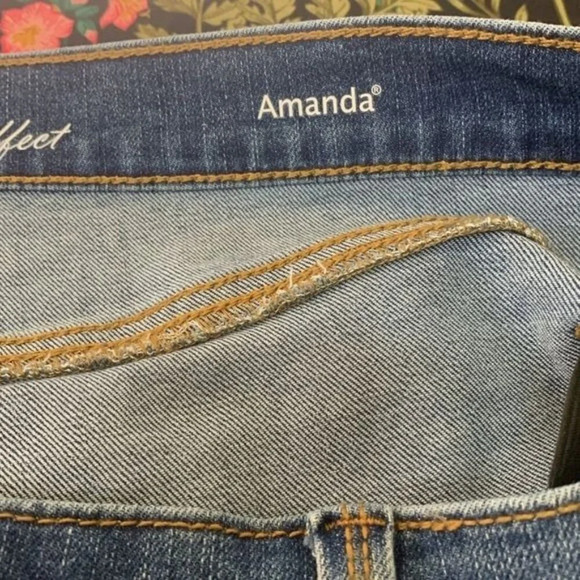 Gloria Vanderbilt All Around Slimming Amanda Jean Shorts Plus Size 18 - Picture 7 of 9